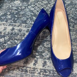 Liz  Claiborne royal blue peak toe 3 inch heel